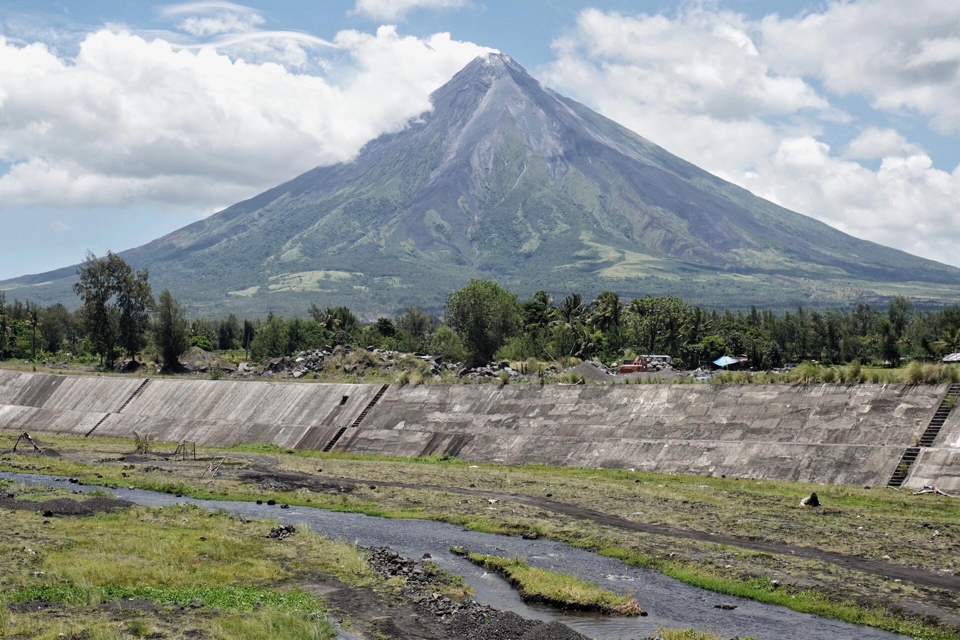 世界自然奇观之菲律宾火山(旅游推荐)